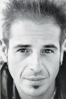 Voice actor Pera, Roger